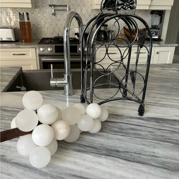 Handsome 5 bottle counter top wine rack pewter /black colour tasteful secure - Picture 5 of 17